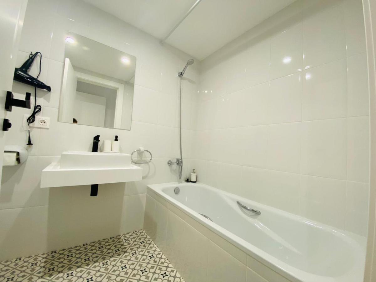First Line! Art-Apartment On The Seafront Of Marbella With Swimming Pool Eksteriør bilde